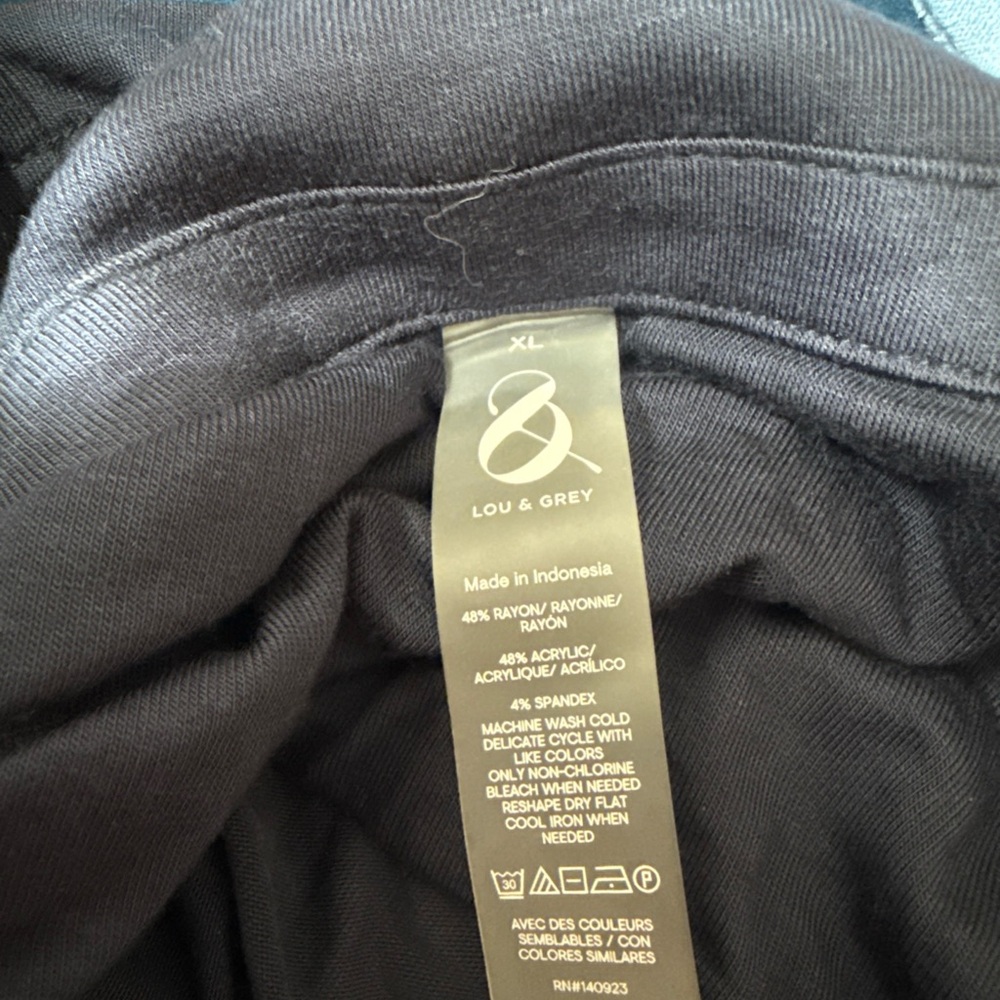 NWT Lou & Grey Signaturesoft Sleeveless Split Neck Top Deep Space Blue Sz XL - Picture 6 of 6